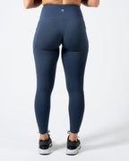 Skin High Waisted Vinyasa 7/8 - Navy